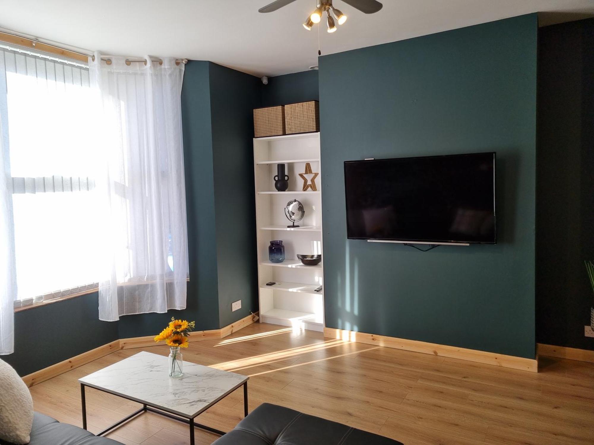 Anfield Luxe Retreat - Stylish Stay With Parking - Steps From Stadium - Short Drive To City Centre Ливерпуль Экстерьер фото